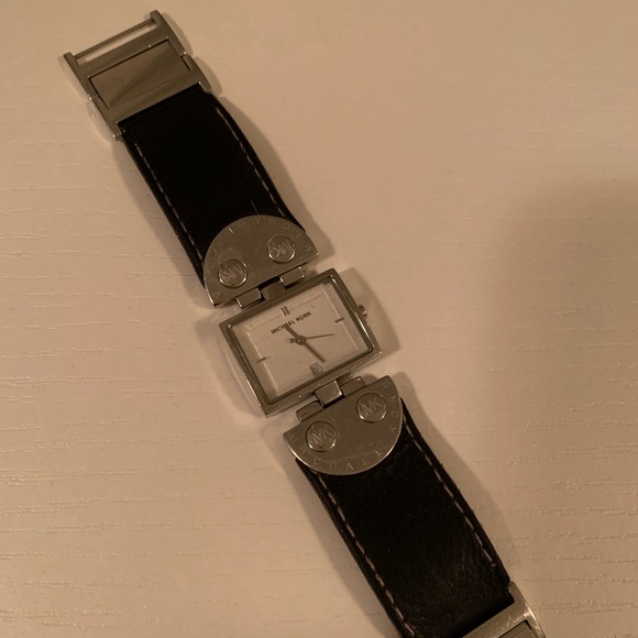 Women’s Michael Kors Watch - Picture 2 of 4